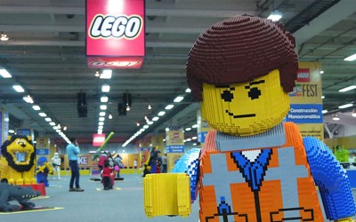 Historia WOW! LEGO ® : Cómo la CX y la innovación salvaron a la empresa | Historias WOW!