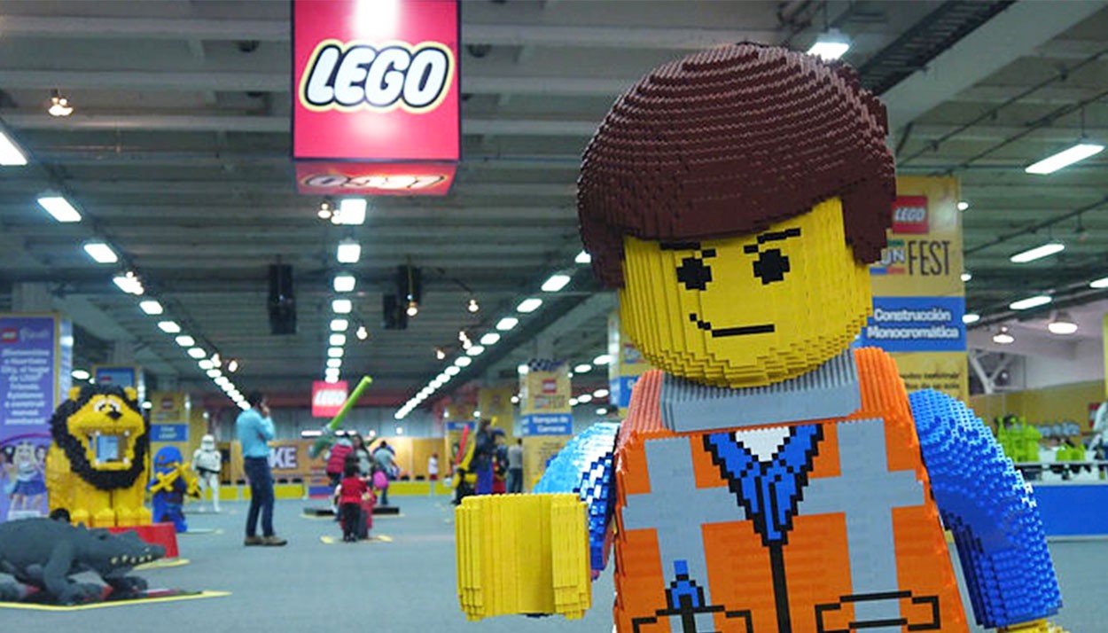 Historia WOW! LEGO ® : Cómo la CX y la innovación salvaron a la empresa | Historias WOW!