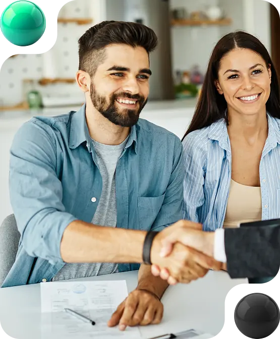 pareja dando testimonio.